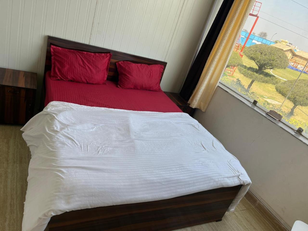 Hotel Krishna Fun Land Mathura Habitación foto